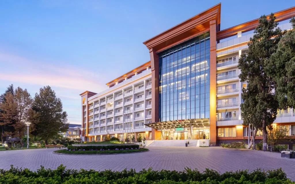 Нафталан 2026 — что лечат, цены на путёвки и как добраться из России, Казахстана и СНГ